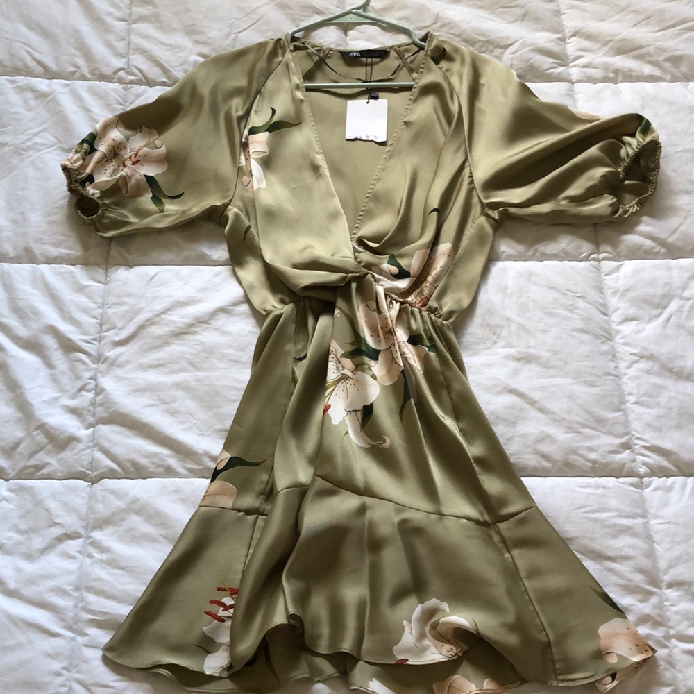 Zara floral dress 🌟NWT🌟